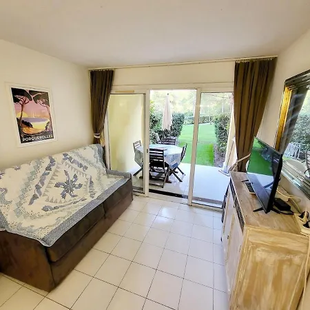 4 Personnes Sur La Presqu'ile De Giens Avec Piscine Et Acces Direct Sur La * Hyères