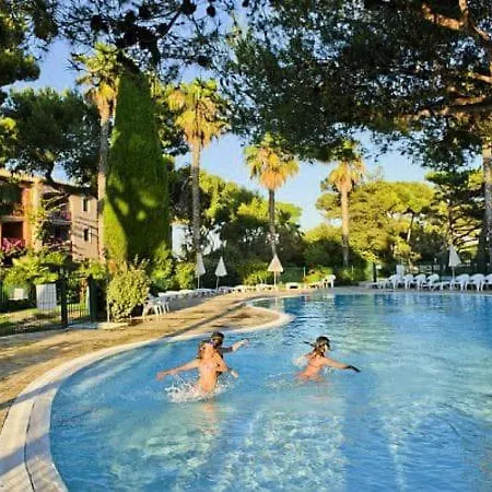 4 Personnes Sur La Presqu'ile De Giens Avec Piscine Et Acces Direct Sur La * Hyeres