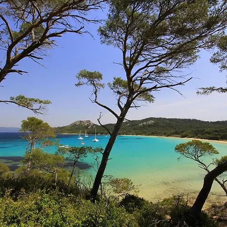 4 Personnes Sur La Presqu'ile De Giens Avec Piscine Et Acces Direct Sur La * Hyères