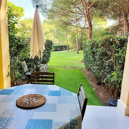 4 Personnes Sur La Presqu'ile De Giens Avec Piscine Et Acces Direct Sur La *