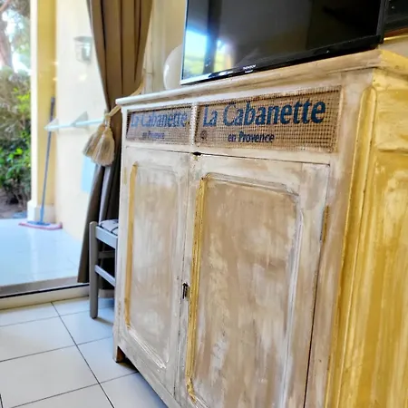 4 Personnes Sur La Presqu'ile De Giens Avec Piscine Et Acces Direct Sur La