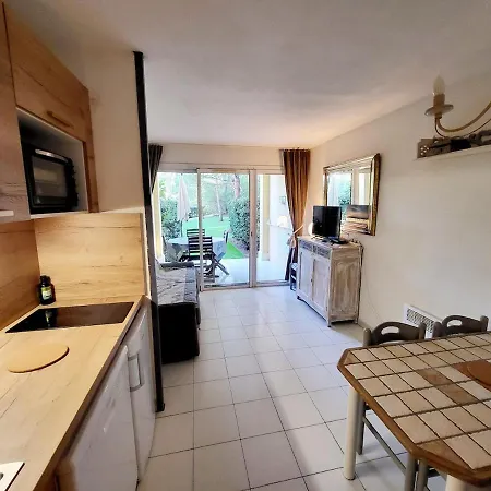 Apartmán 4 Personnes Sur La Presqu'ile De Giens Avec Piscine Et Acces Direct Sur La