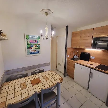 4 Personnes Sur La Presqu'ile De Giens Avec Piscine Et Acces Direct Sur La * Hyères