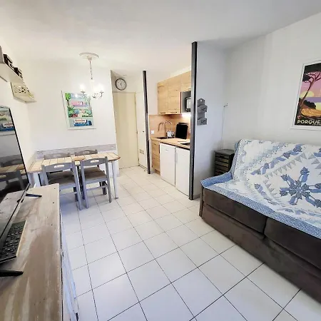 4 Personnes Sur La Presqu'ile De Giens Avec Piscine Et Acces Direct Sur La Apartmán Hyères