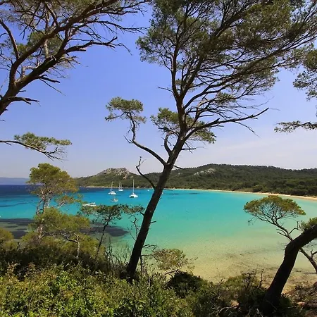 4 Personnes Sur La Presqu'ile De Giens Avec Piscine Et Acces Direct Sur La * Hyeres
