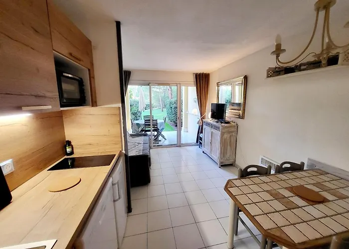 Lejlighed 4 Personnes Sur La Presqu'ile De Giens Avec Piscine Et Acces Direct Sur La