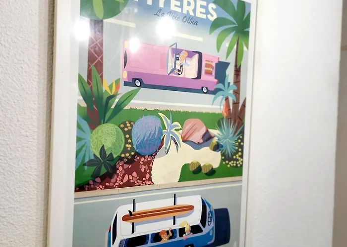 4 Personnes Sur La Presqu'ile De Giens Avec Piscine Et Acces Direct Sur La