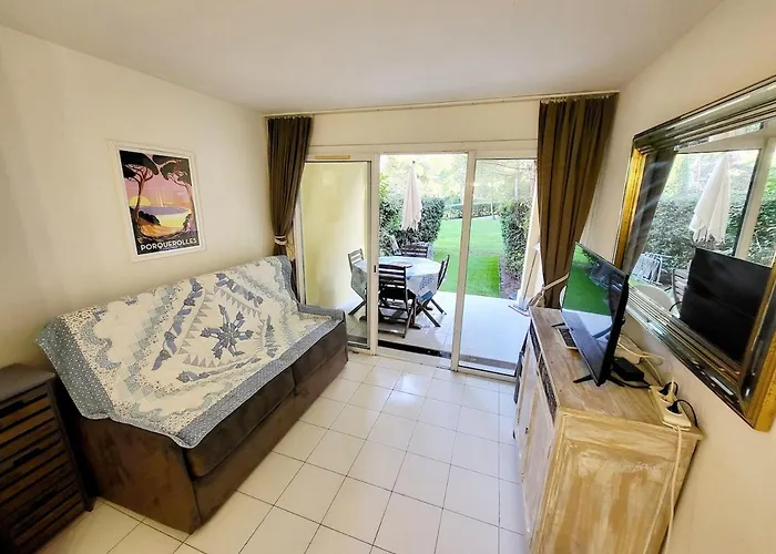 4 Personnes Sur La Presqu'ile De Giens Avec Piscine Et Acces Direct Sur La * Hyères