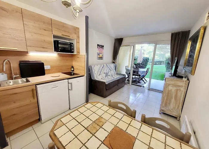 4 Personnes Sur La Presqu'ile De Giens Avec Piscine Et Acces Direct Sur La Hyères