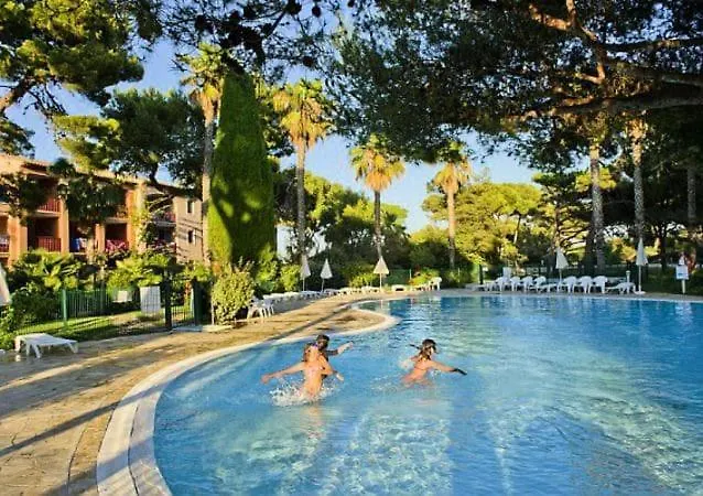 4 Personnes Sur La Presqu'ile De Giens Avec Piscine Et Acces Direct Sur La * Hyères