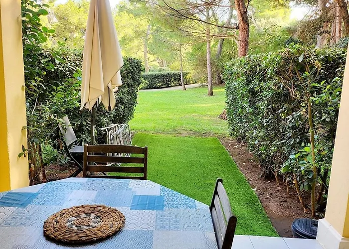 4 Personnes Sur La Presqu'ile De Giens Avec Piscine Et Acces Direct Sur La *